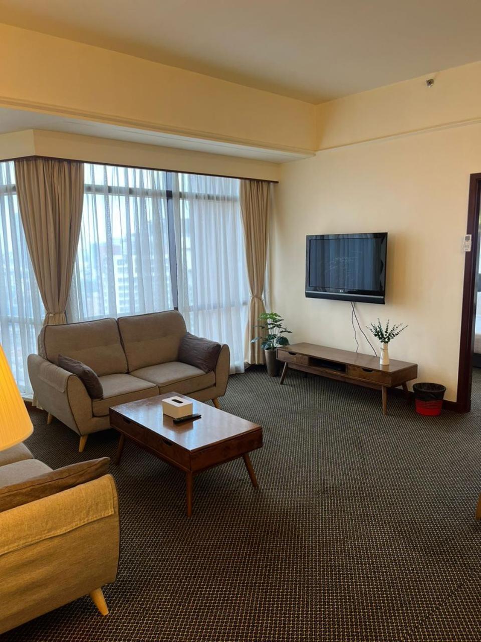 Luxhouz Suites At Times Square Kuala Lumpur Bagian luar foto