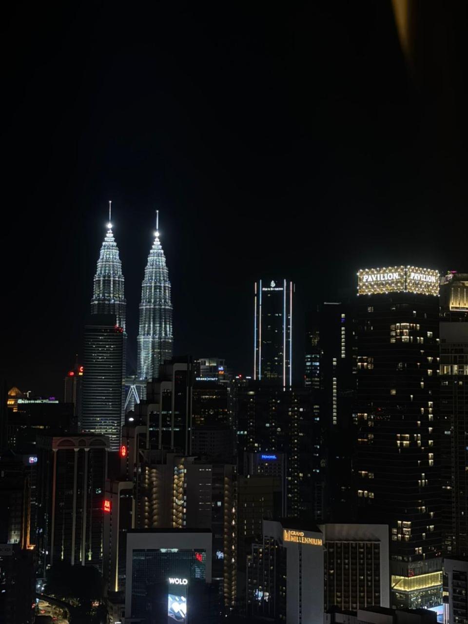 Luxhouz Suites At Times Square Kuala Lumpur Bagian luar foto