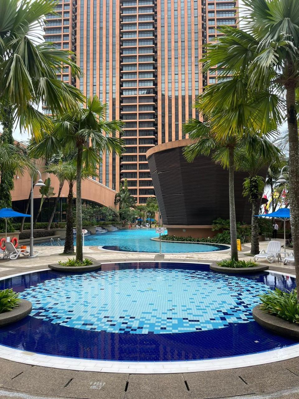 Luxhouz Suites At Times Square Kuala Lumpur Bagian luar foto